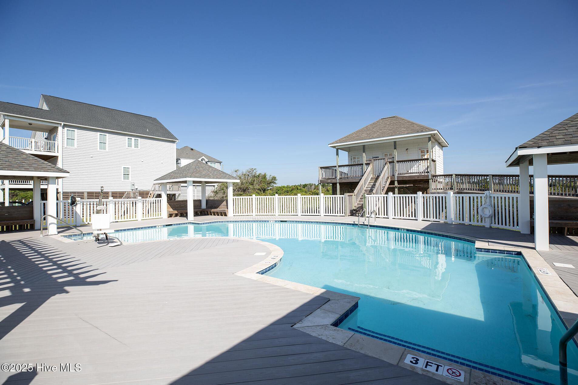 Image 4: HamptonColonypool7.2025L33A9539 copy