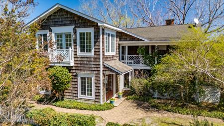 211 Mansfield Parkway