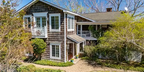 211 Mansfield Parkway
