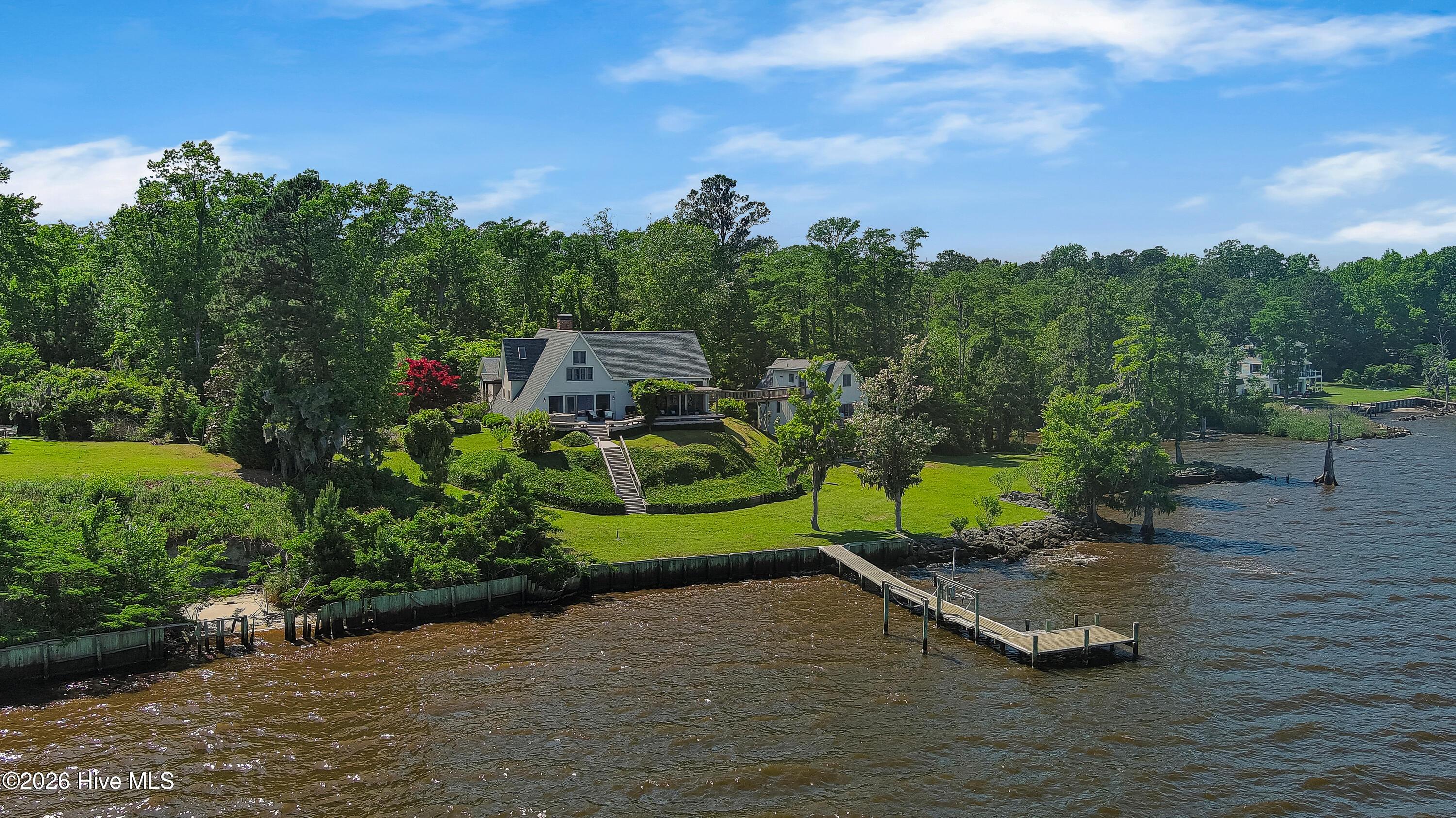 Image 1: Stunning New Bern home