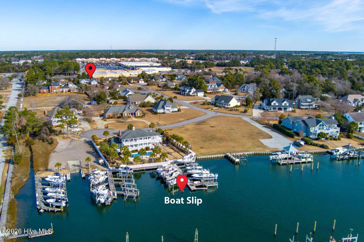 Image 3: 105 Alexandra Court + Boat Slip #24
