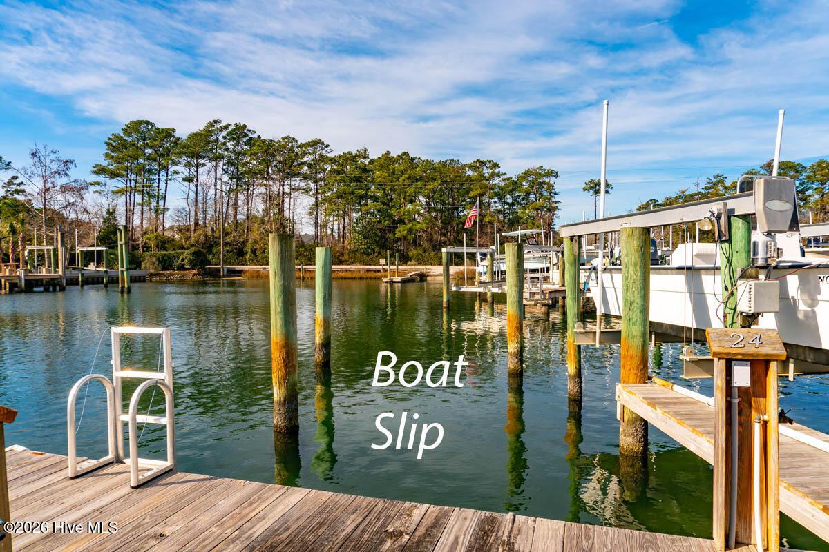 Image 4: 27 ft. Assigned Slip