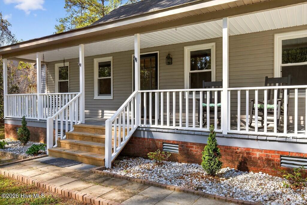 Image 2: Rocking Chair Porch