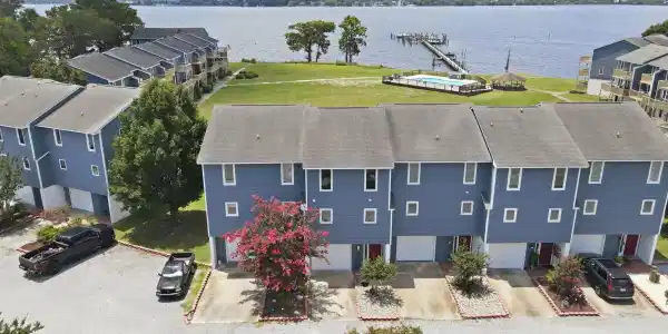 18 Eastern Shore Townhouses