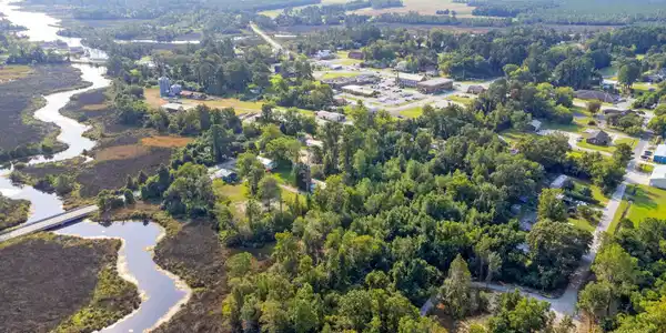 Image 3: 2 Dees Avenue, Bayboro NC
