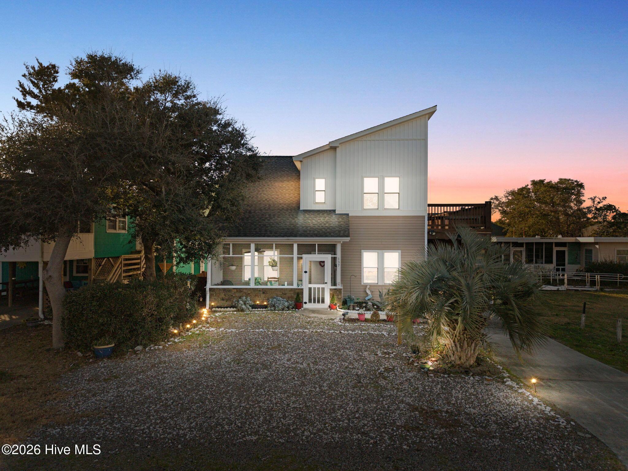 Image 4: Front twilight