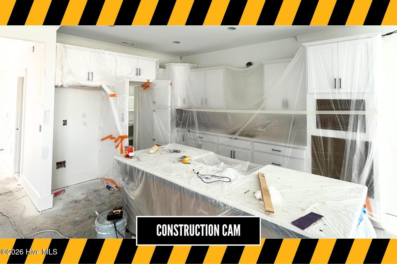 Image 4: Kitchen with Island