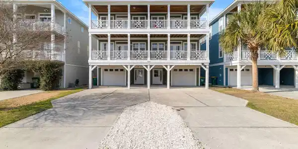 Image 3: Exterior