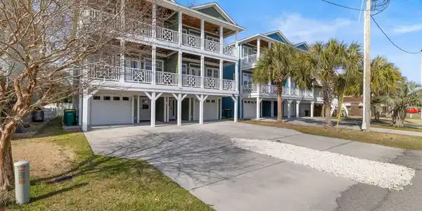 Image 4: Exterior