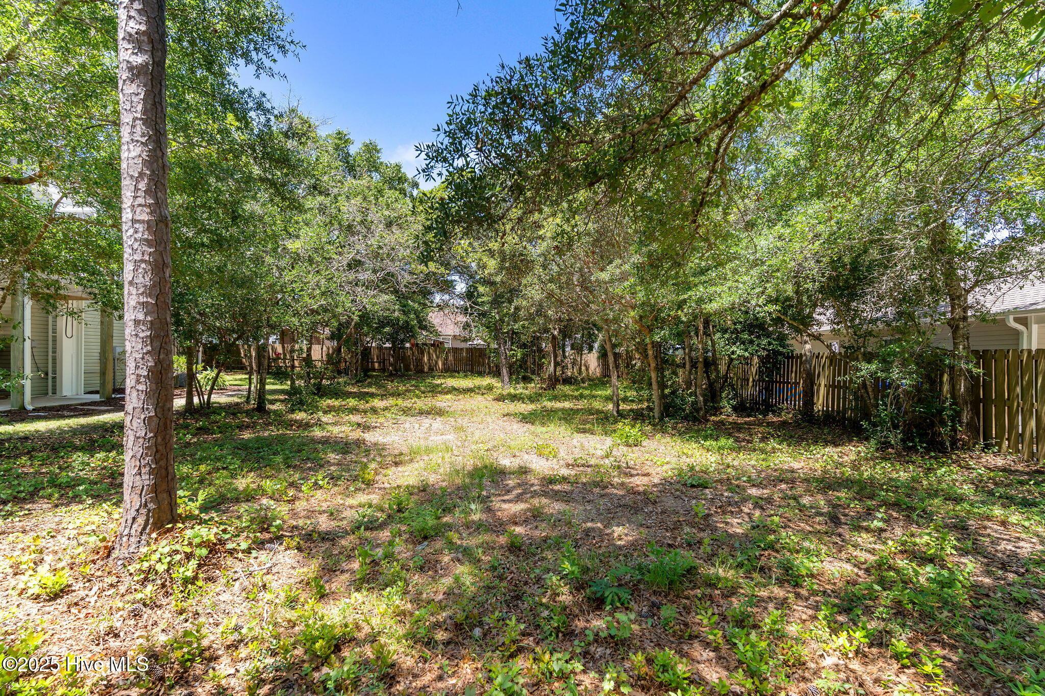 Image 3: LOT 2