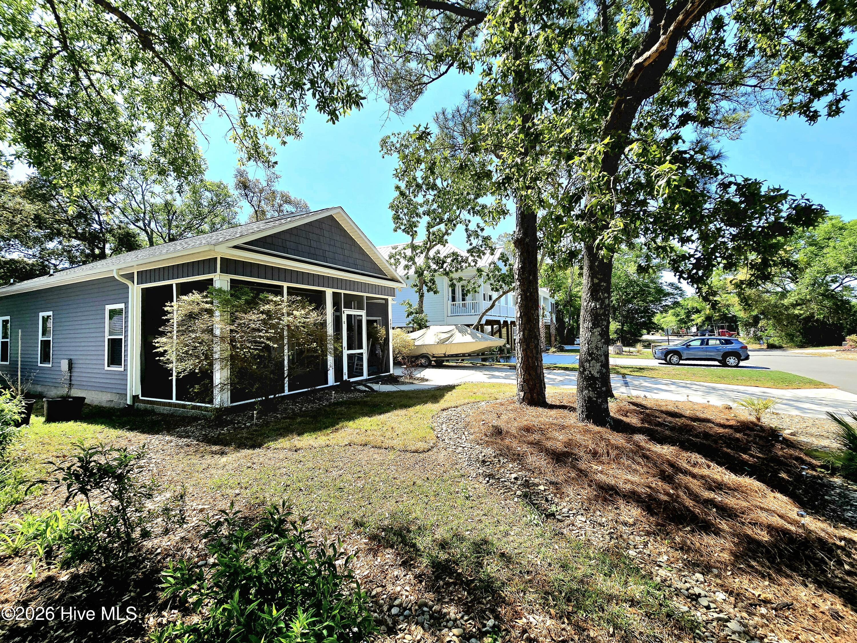 Image 3: Side yard