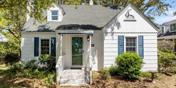 Image 2: 1-web-or-mls-2205 Front St 001