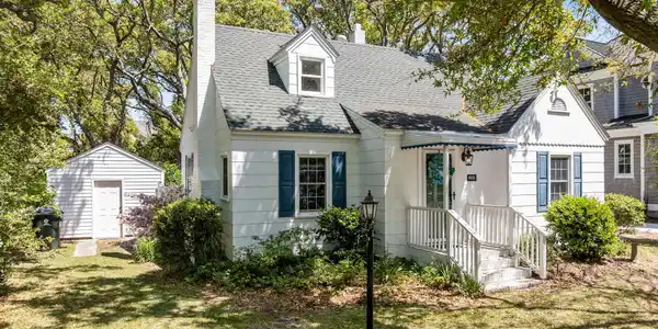 Image 3: 2-web-or-mls-2205 Front St 002