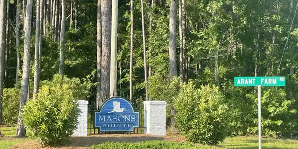 Image 2: MasonPointe sign2
