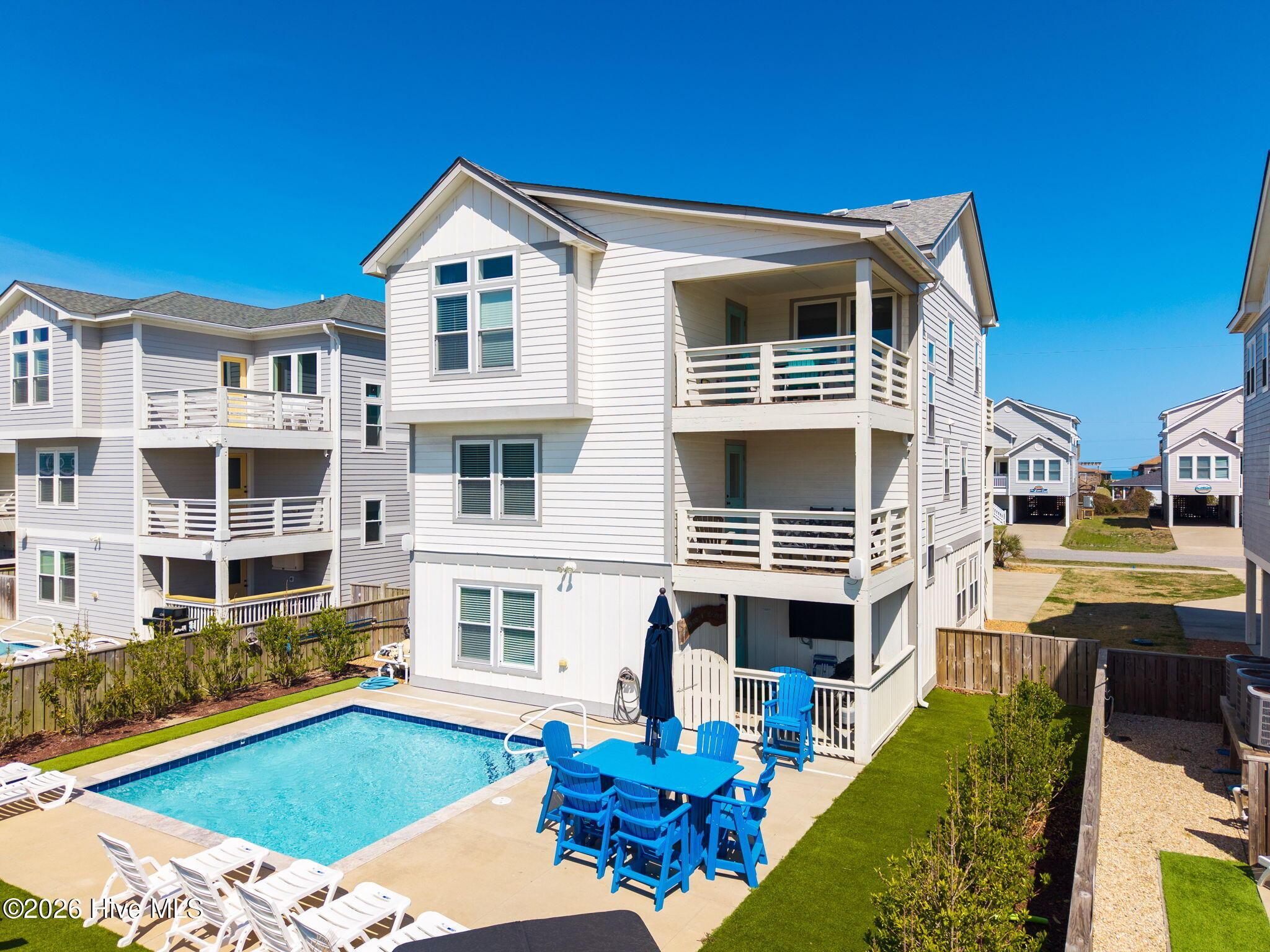 Image 4: 53-web-or-mls-ext-32