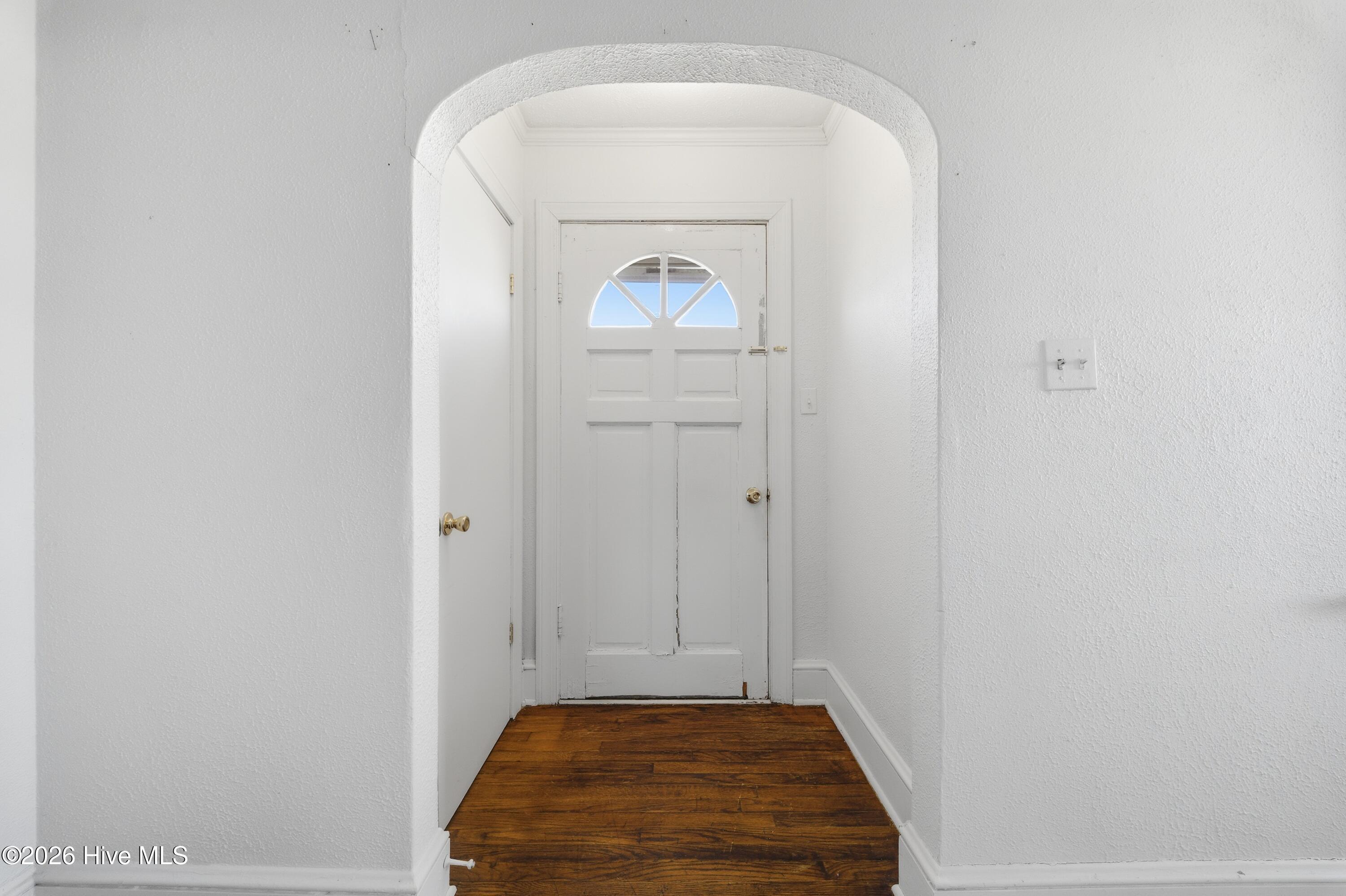 Image 2: 2