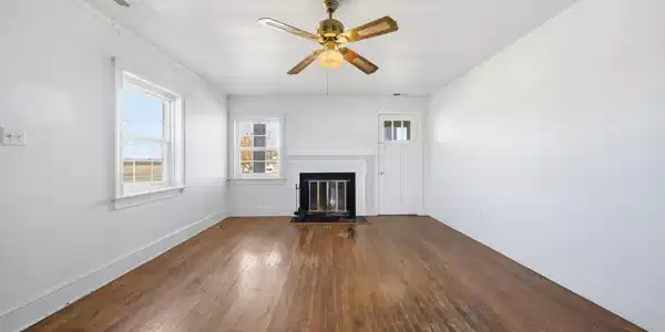 Image 4: 4