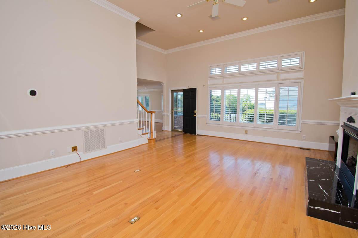 Image 4: living room with water view