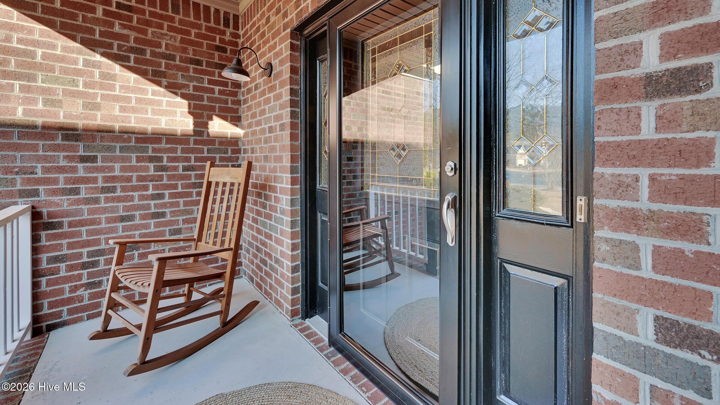 Image 4: 04- Entrance