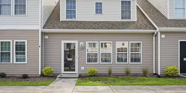 4513 Country Club Road Unit E105