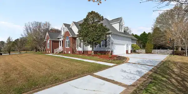 112 Pebblebrook Drive