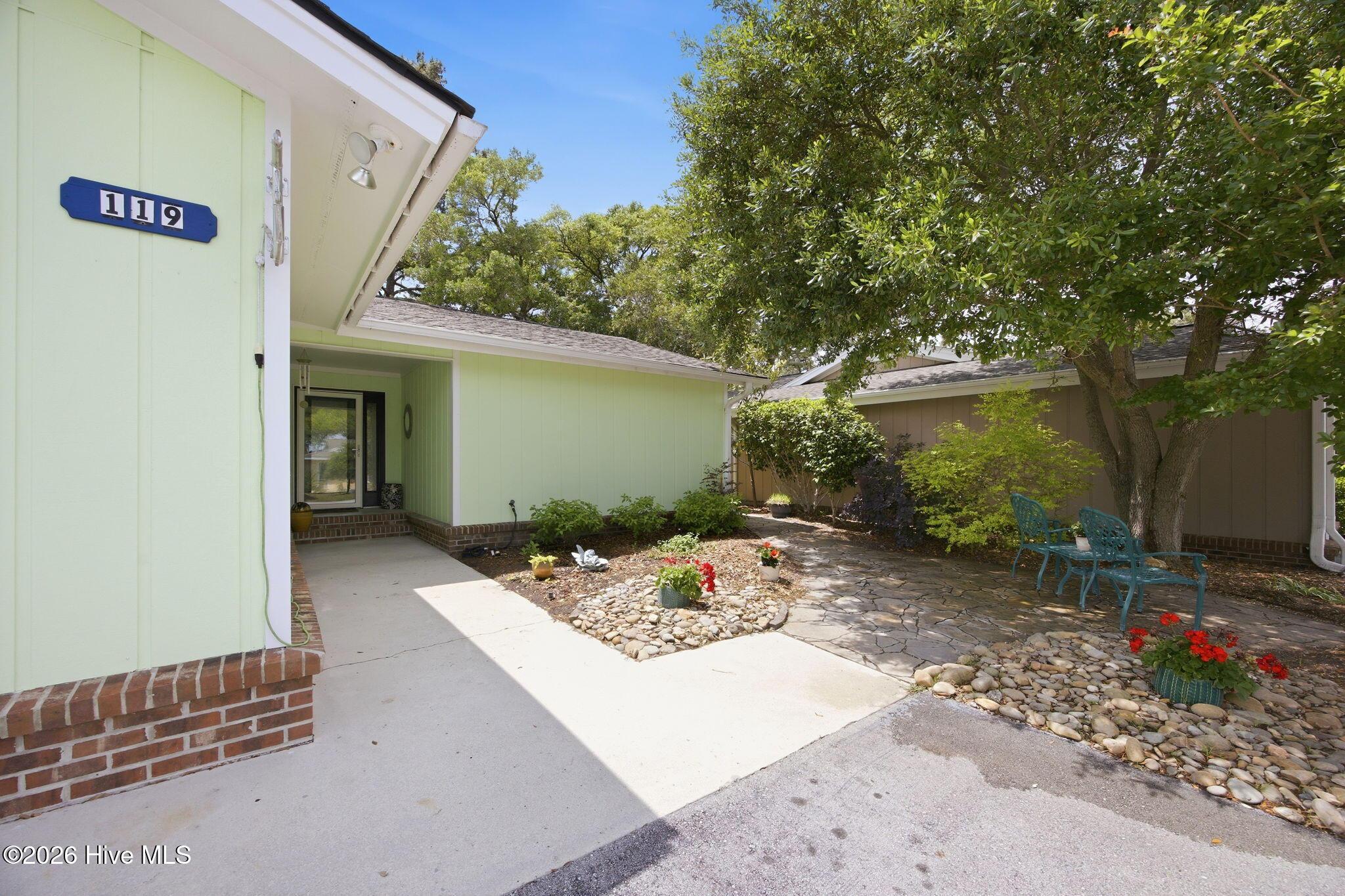 Image 2: 4-web-or-mls-119 mcguinnis dr 004