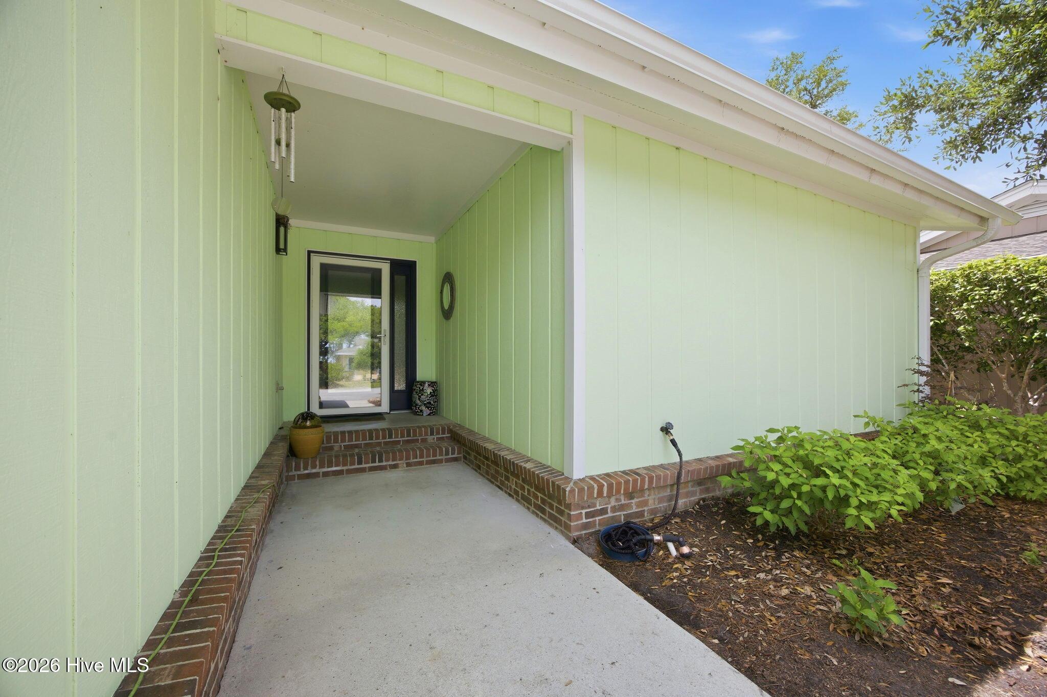 Image 3: 5-web-or-mls-119 mcguinnis dr 005