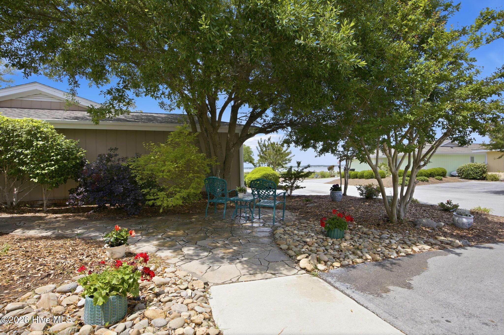 Image 4: 6-web-or-mls-119 mcguinnis dr 006