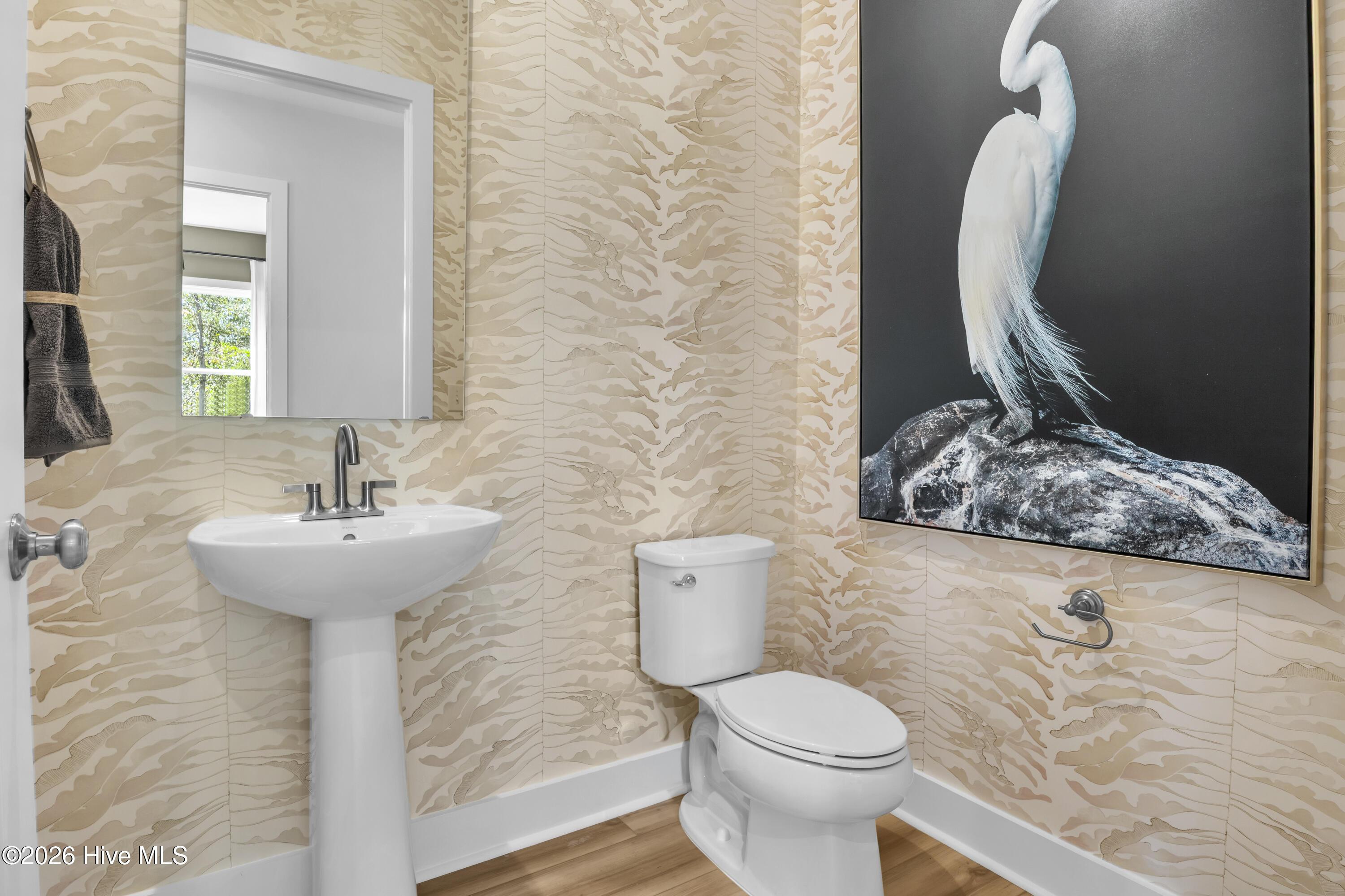 Image 4: Powder Room