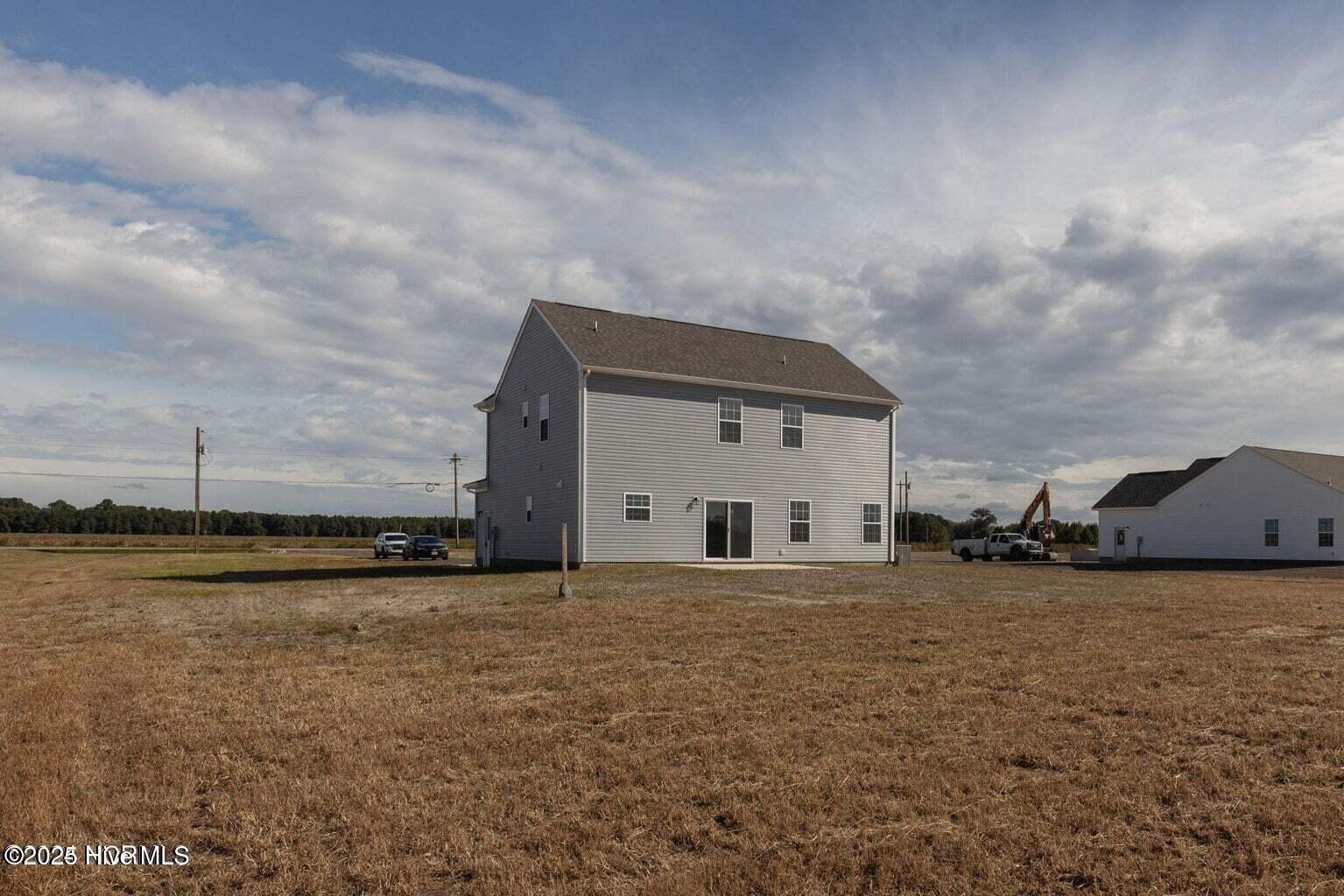 Image 4: Similar Photo