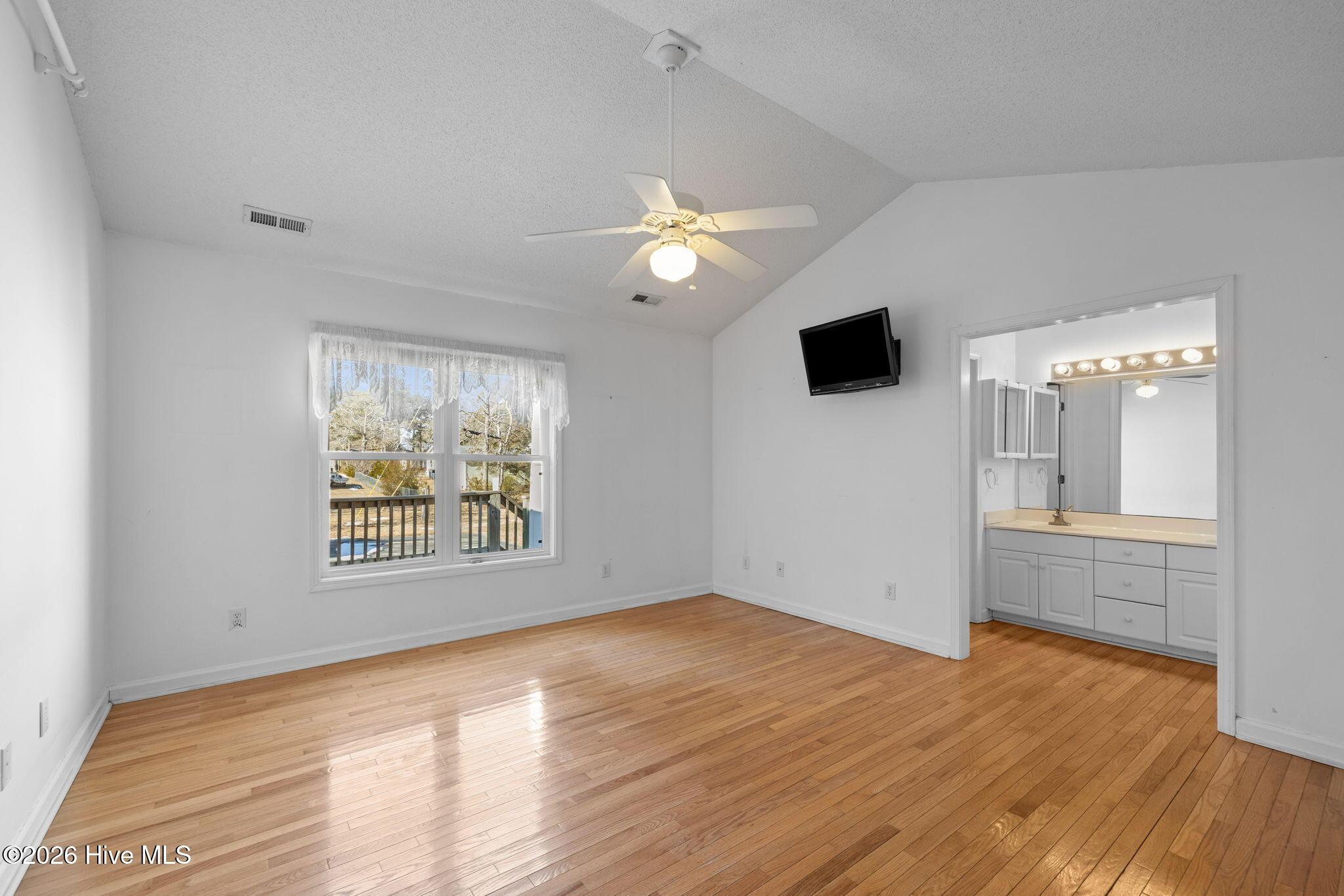 Image 4: 5-web-or-mls-1S3A9645