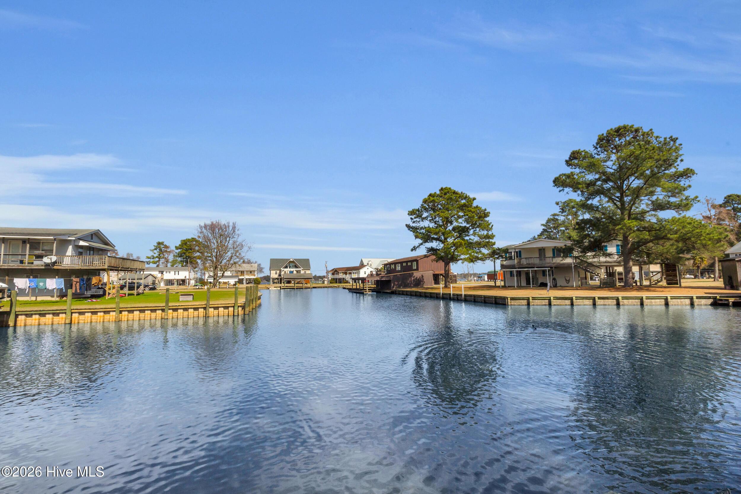 Image 3: 211 D Drive, Chocowinity, NC 27817