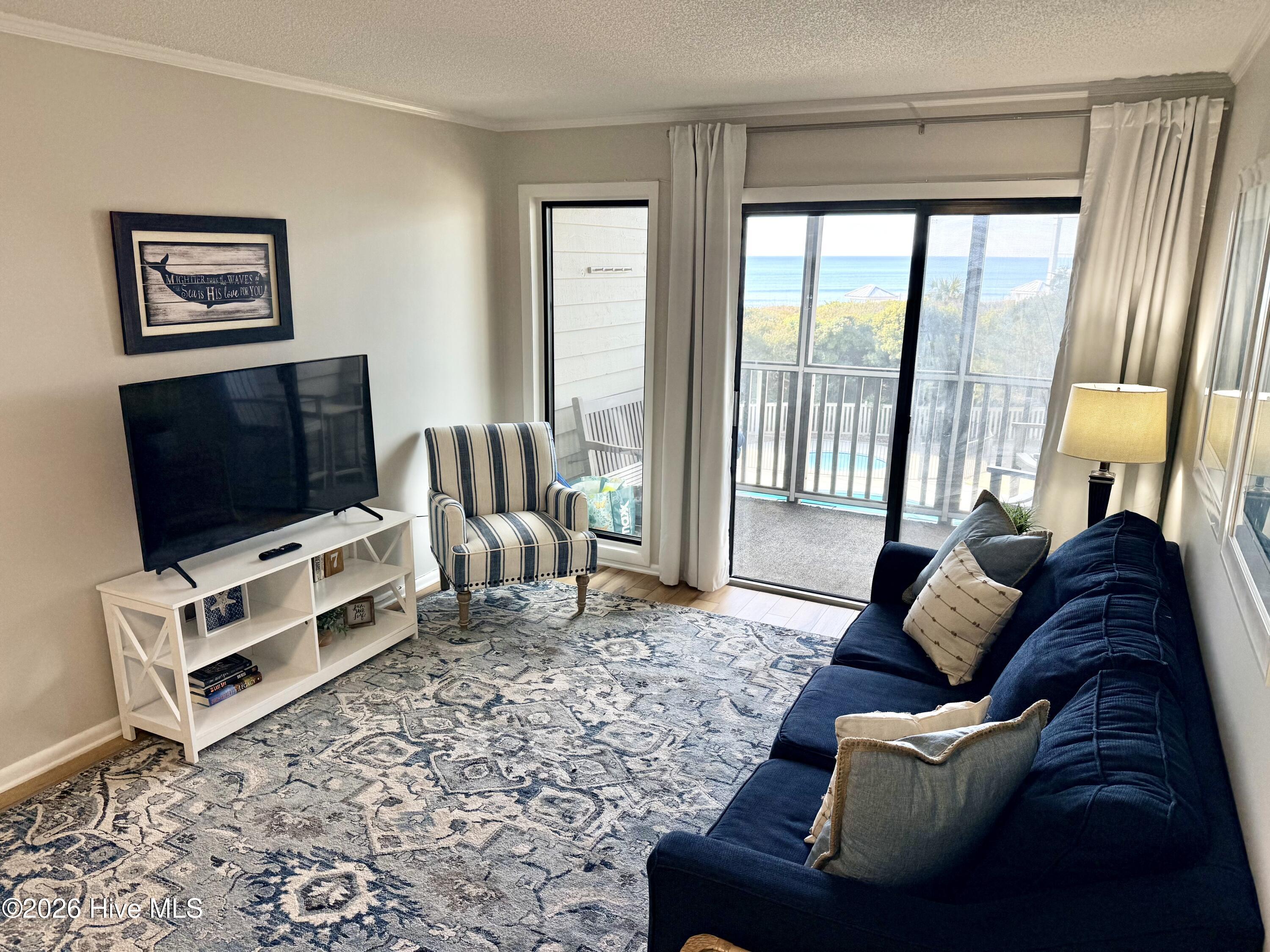 Image 4: Living Room & waterviews