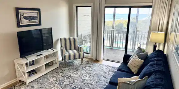 Image 4: Living Room & waterviews