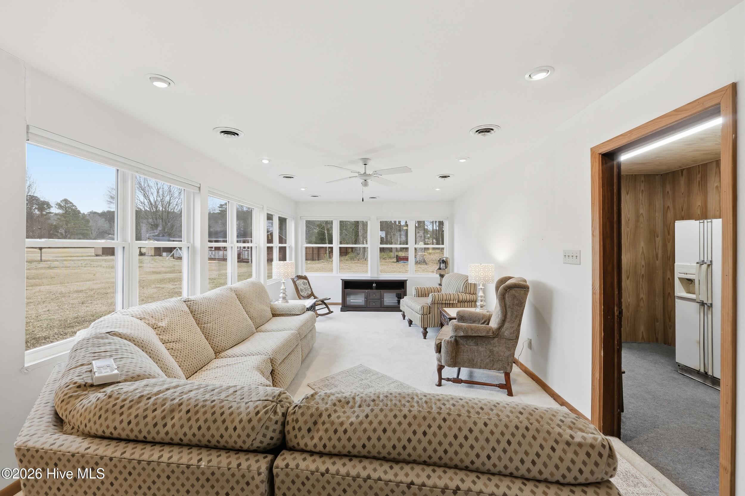 Image 4: Sunroom