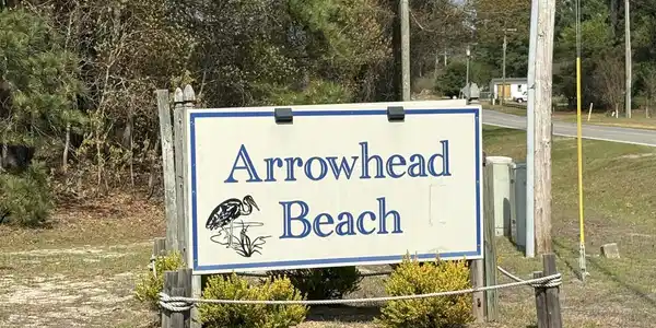 Image 4: Arrowhead Beach Entrance