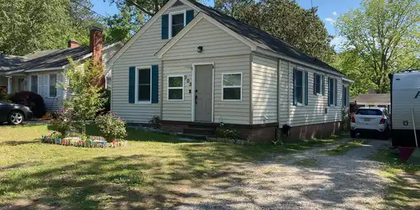 Image 3: Front from Driveway