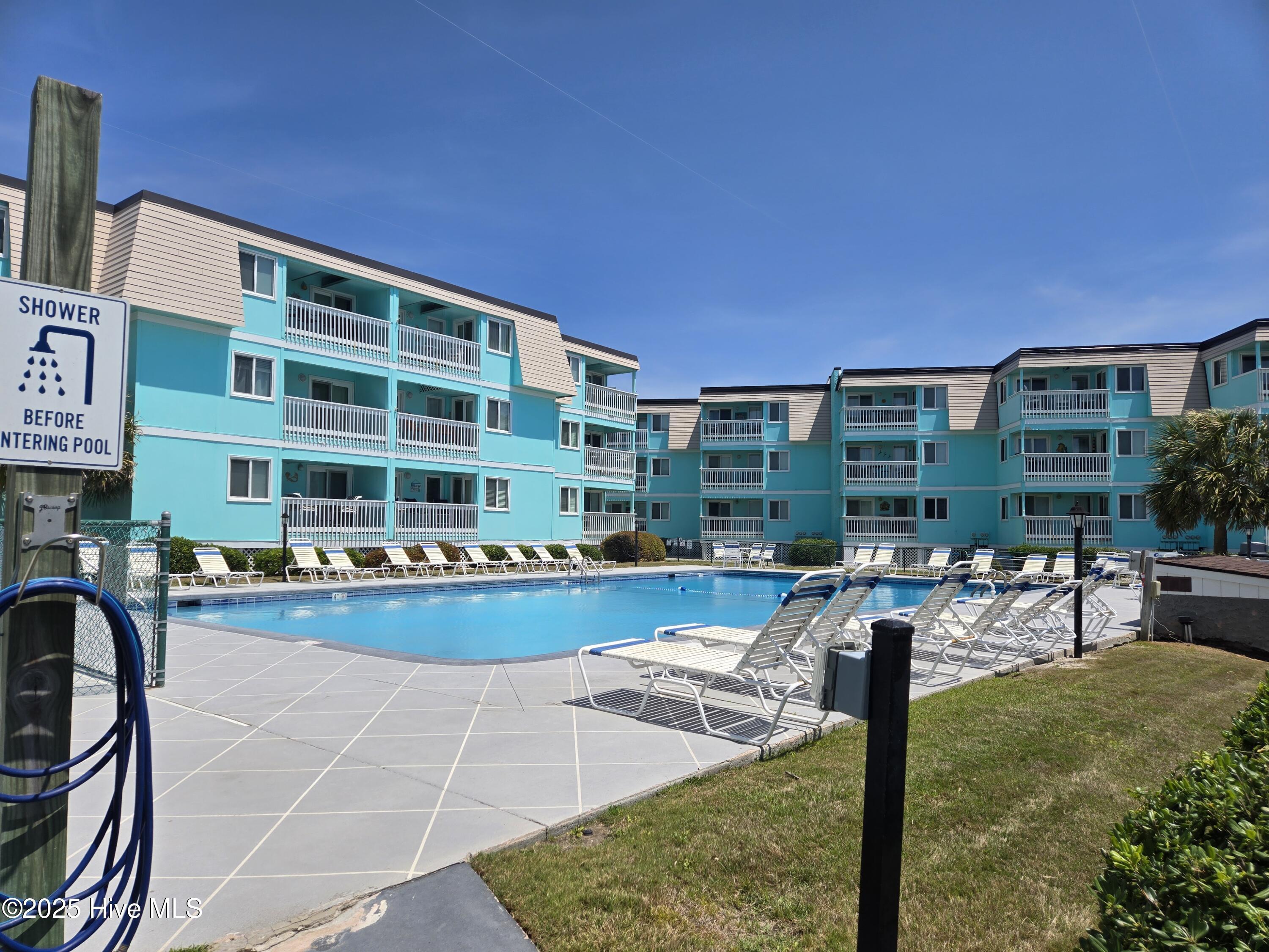 Image 2: Pool