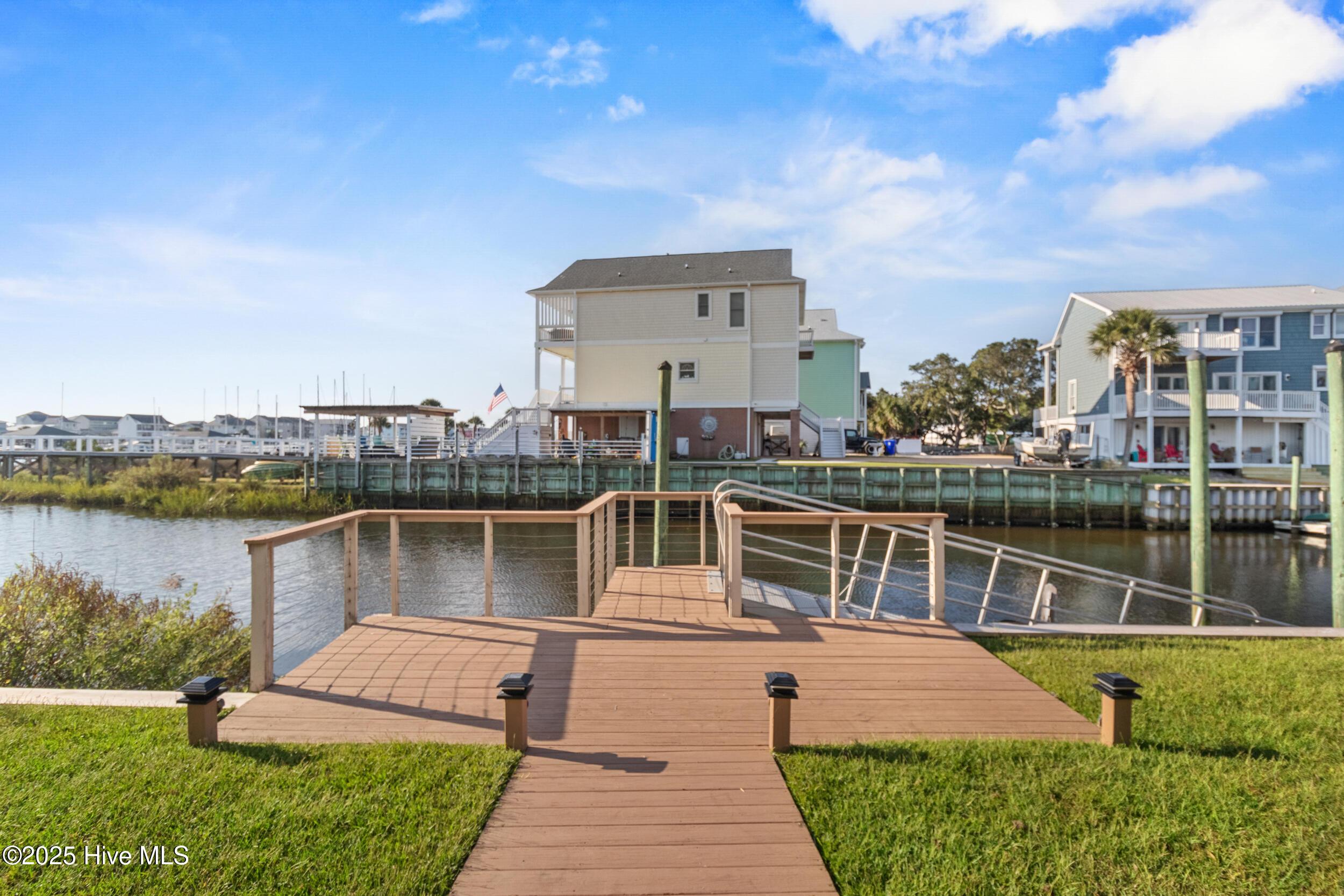 Image 4: 70_dock