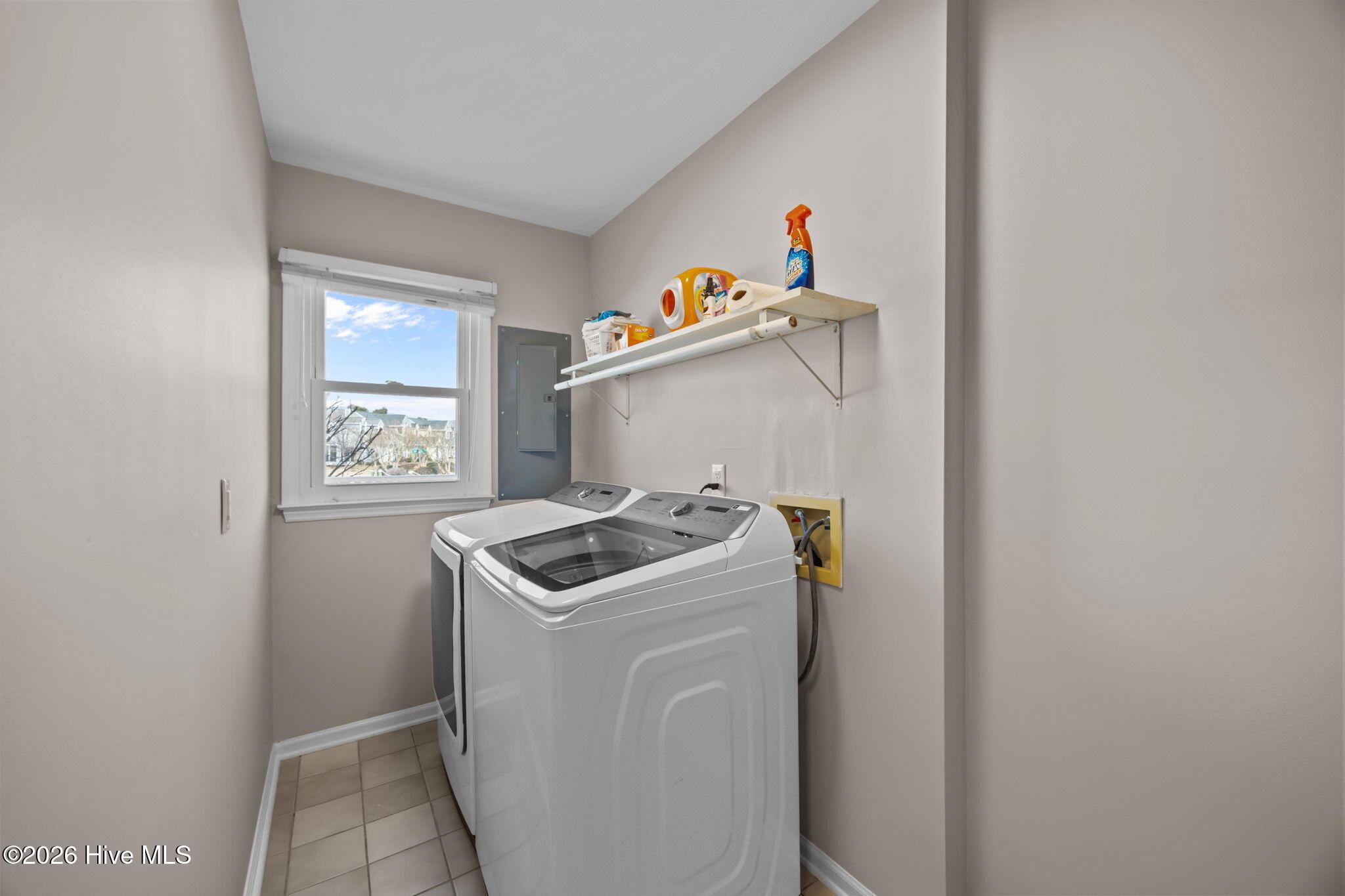 Image 4: 9-web-or-mls-305 E Bay Dr. 9