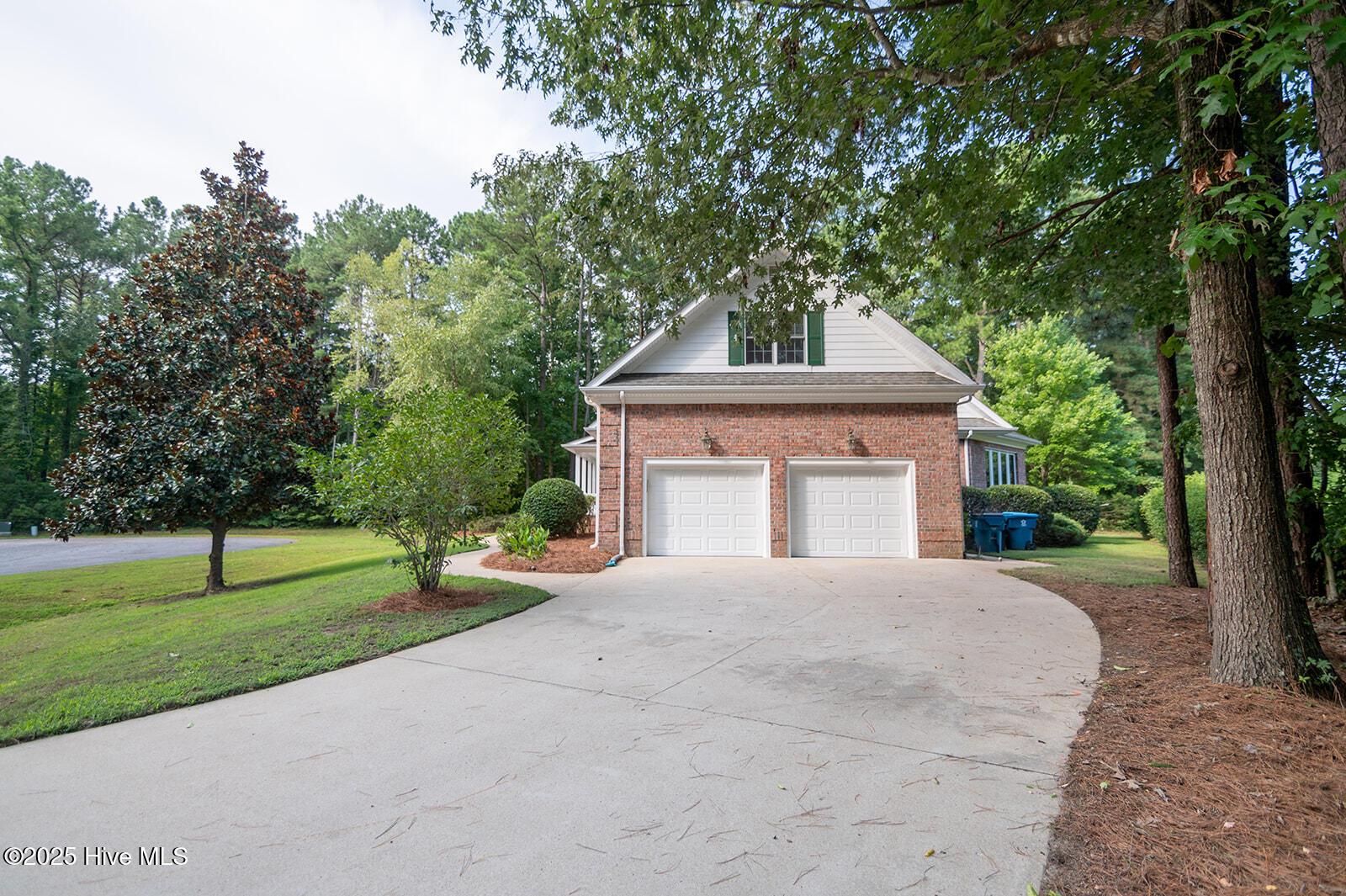 Image 4: 134 Greenwood Dr 004
