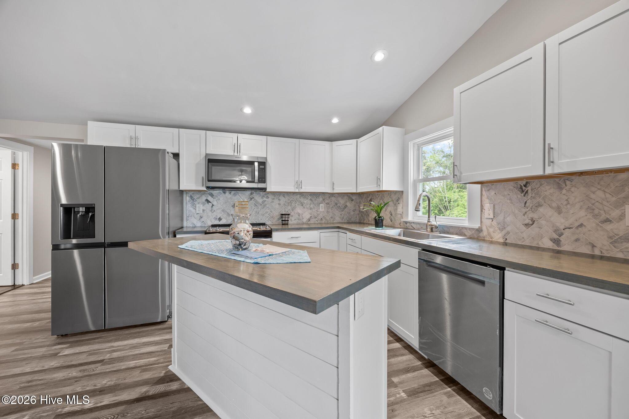 Image 3: Kitchen