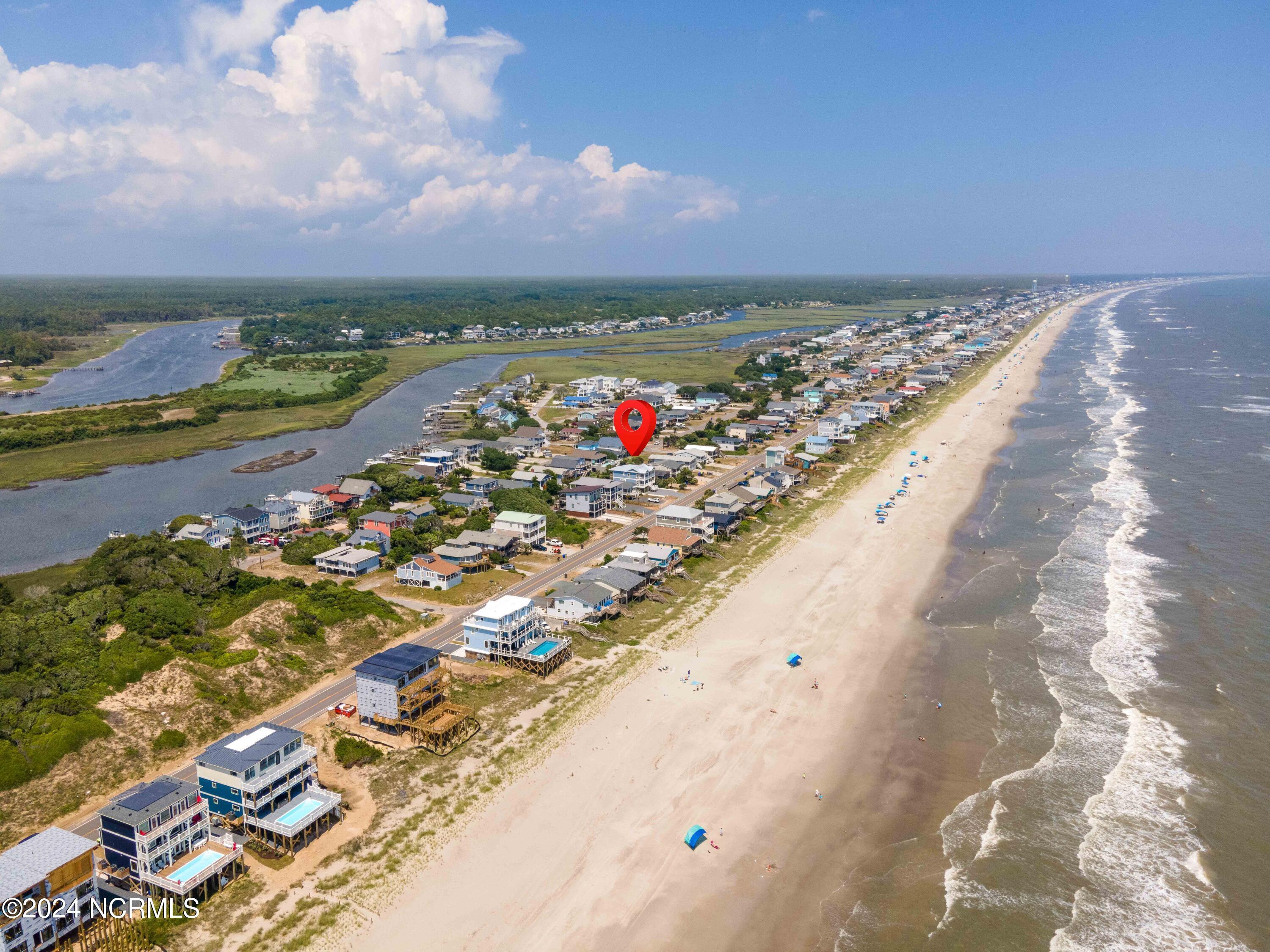 Image 2: 3912 W Beach Dr-6