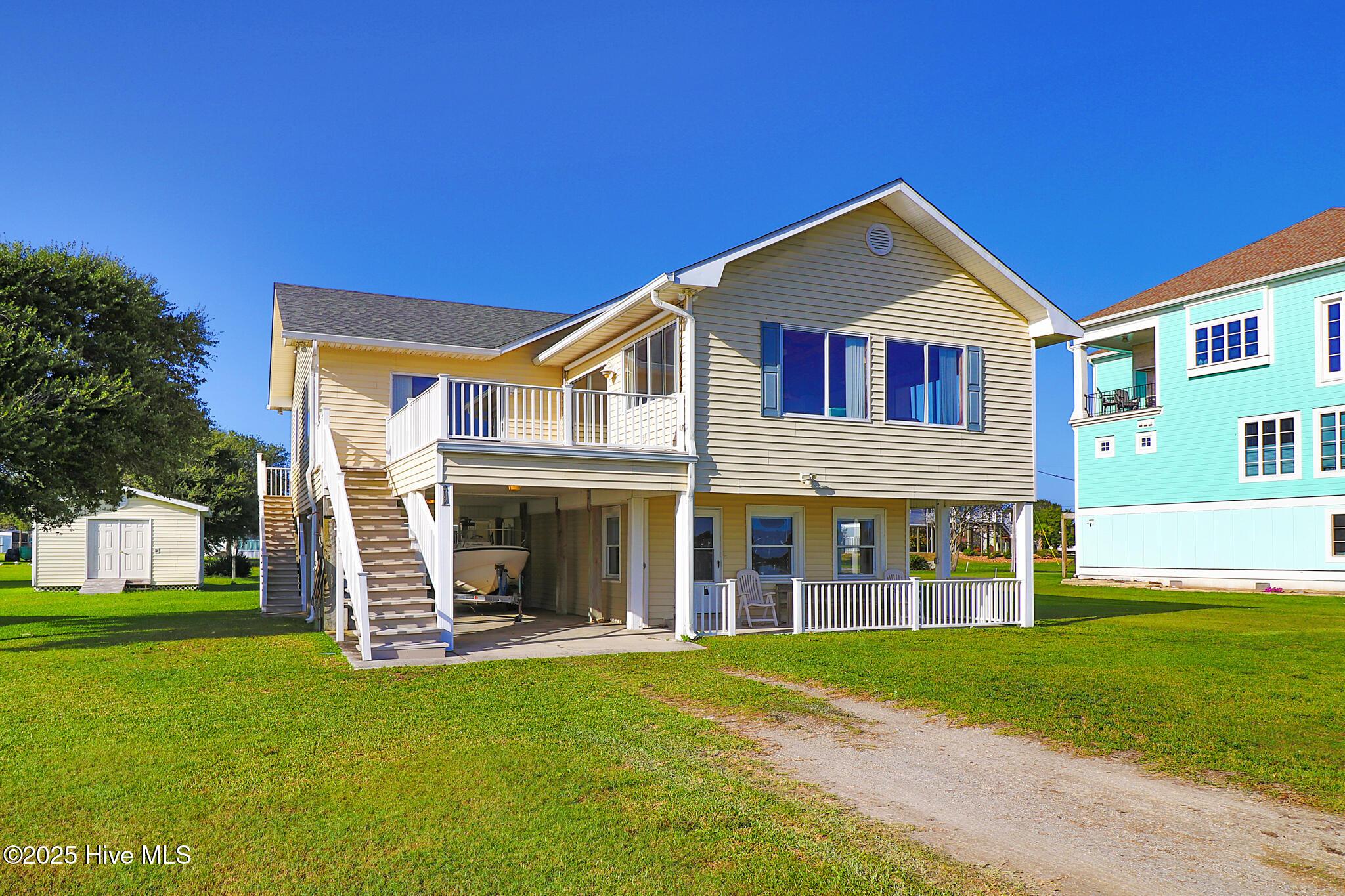 Image 1: Waterfront home in Cedar Point