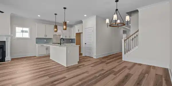 Image 2: Kitchen & Dining