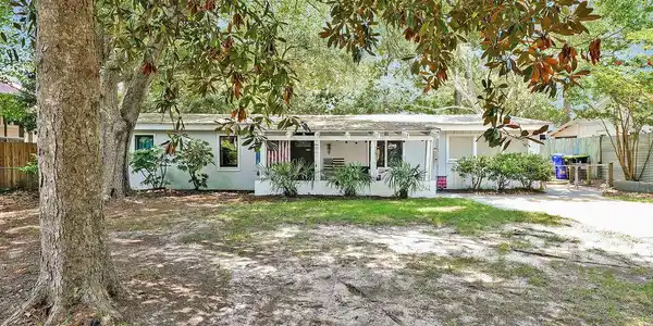 304 E Leonard Street