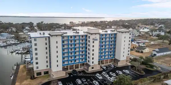 4425 Arendell Street Unit 606