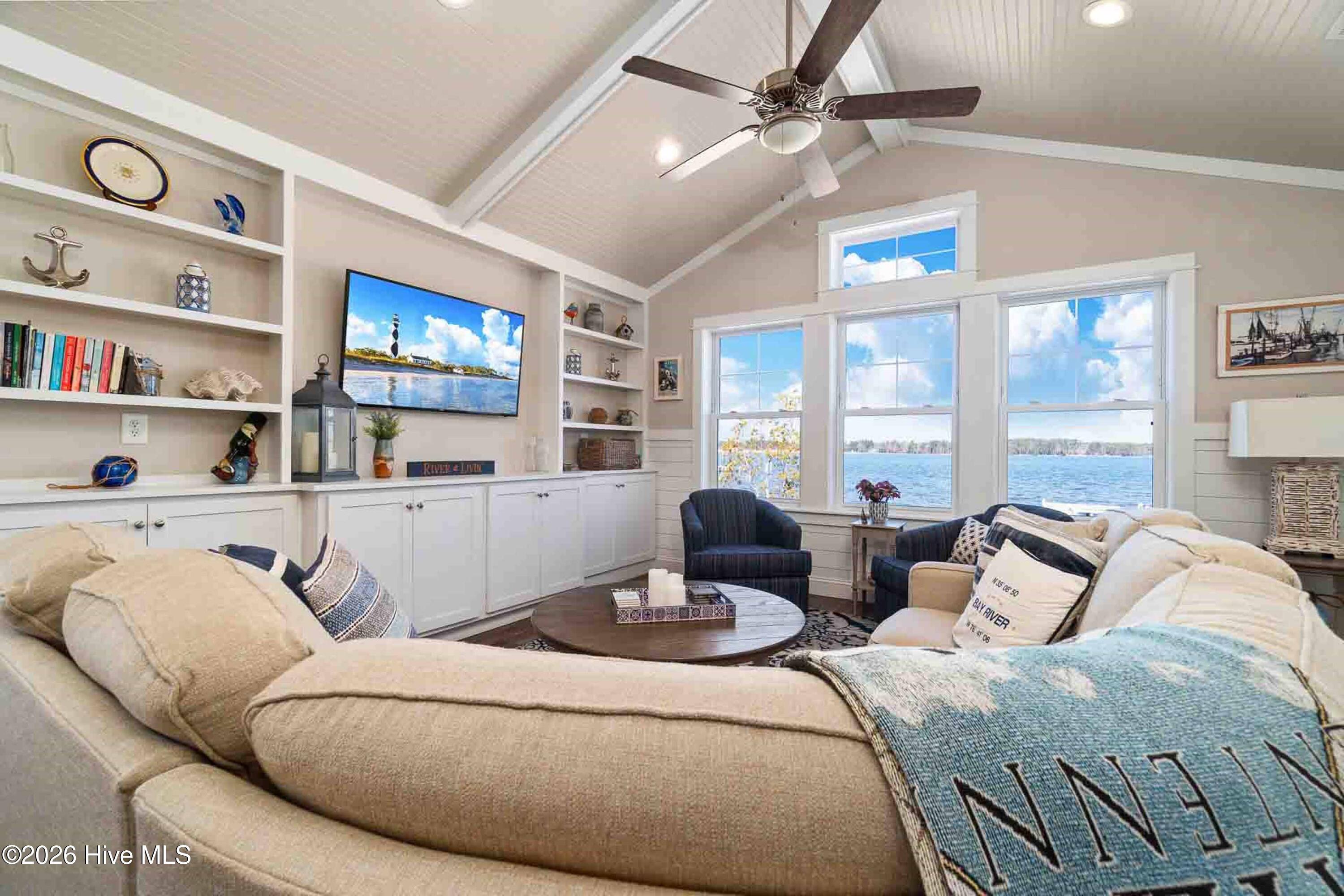 Image 3: 003_Living Room