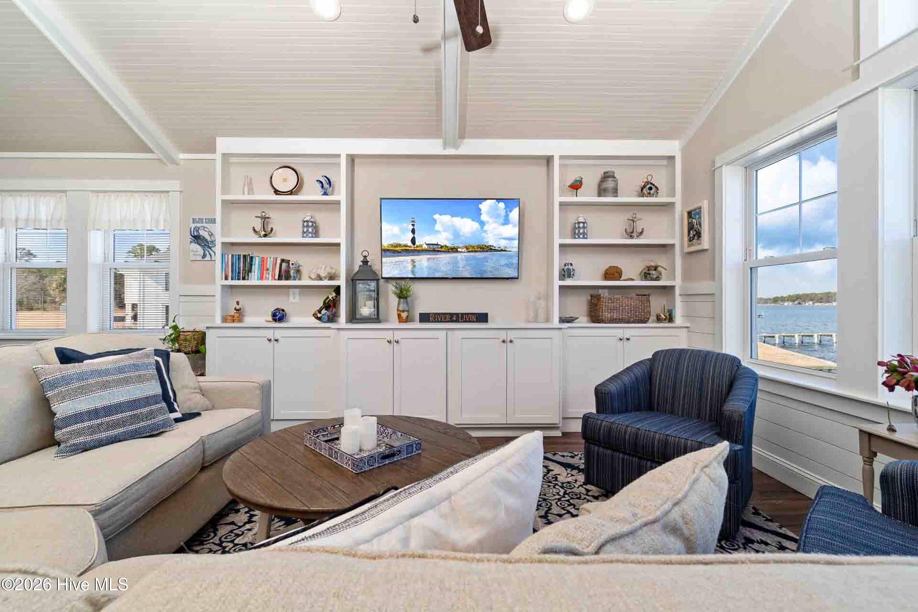 Image 4: 004_Living Room