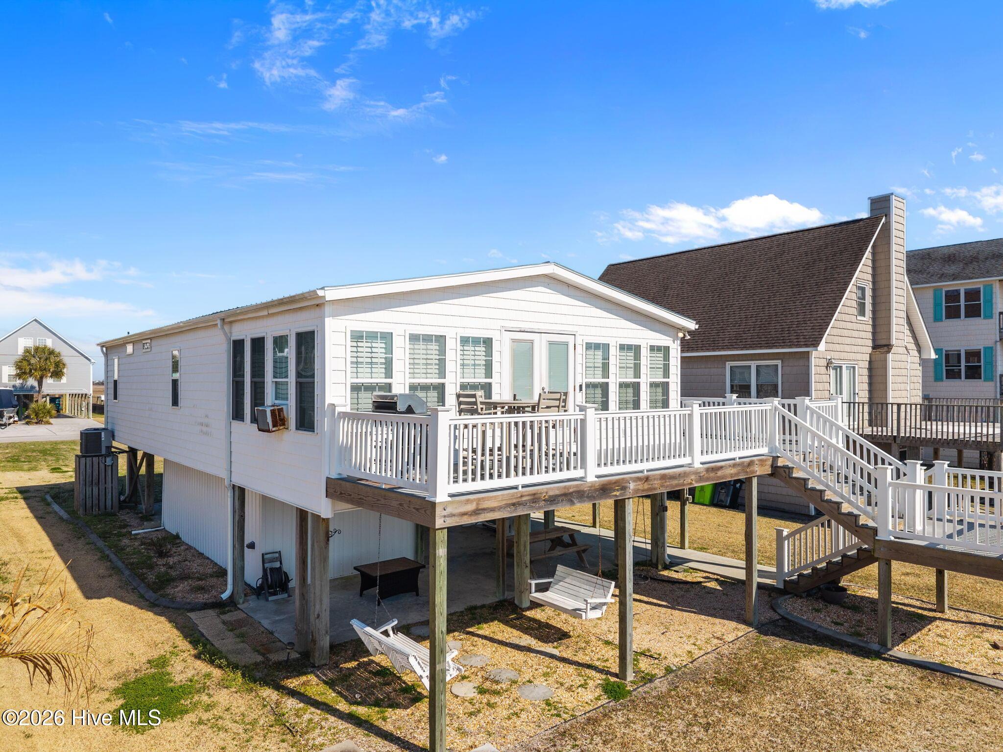 Image 2: 37-web-or-mls-9055 9th St. 97